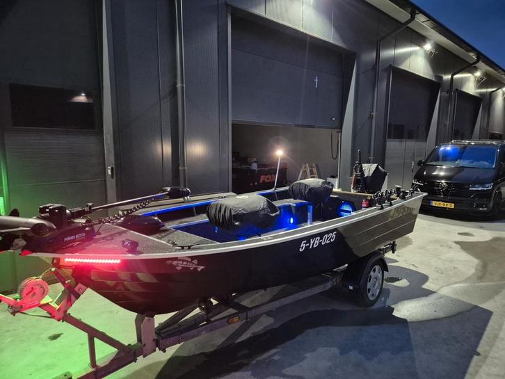 Roofvisboot, Watersport en Boten, Vis- en Consoleboten, Zo goed als nieuw, 3 tot 6 meter, Benzine, Buitenboordmotor, Polyester