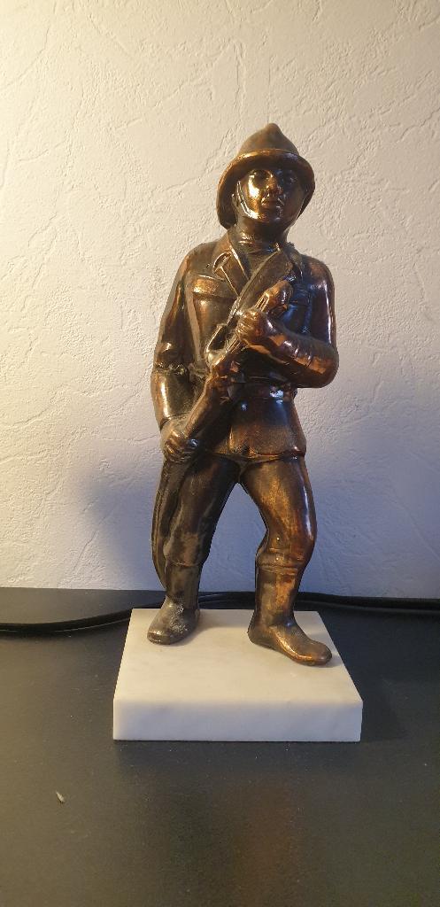 brandweerman beeldje, Verzamelen, Beelden en Beeldjes, Zo goed als nieuw, Mens, Ophalen of Verzenden