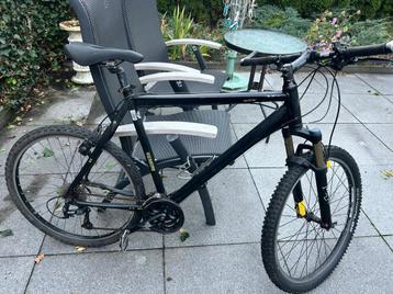 Zwarte Mountainbike - Gebruikt beschikbaar voor biedingen