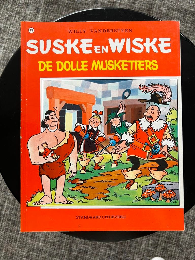 Suske en Wiske nummer 89: de dolle musketiers., Eén stripboek, Ophalen of Verzenden, Zo goed als nieuw