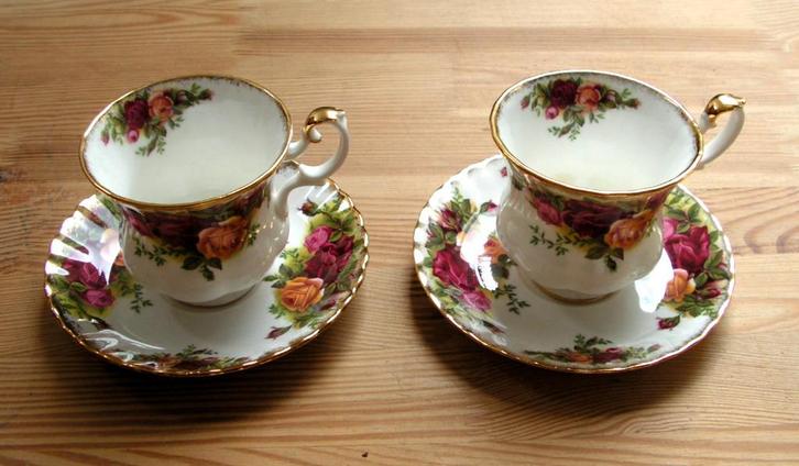 2x theekop en schotel set Royal Albert Old Country Roses ZG, Antiek en Kunst, Antiek | Servies los, Ophalen of Verzenden