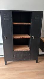 Mooie industriële kast, Ophalen, Zo goed als nieuw