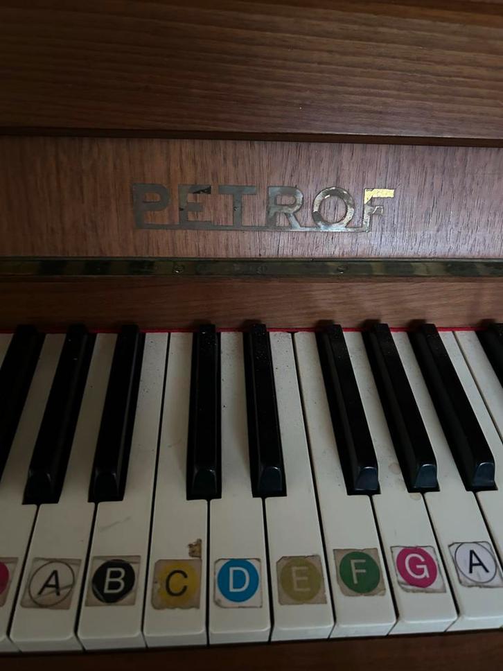 Petrof Piano - Klassiek en Elegant, Muziek en Instrumenten, Piano's, Gebruikt, Piano, Bruin, Ophalen of Verzenden