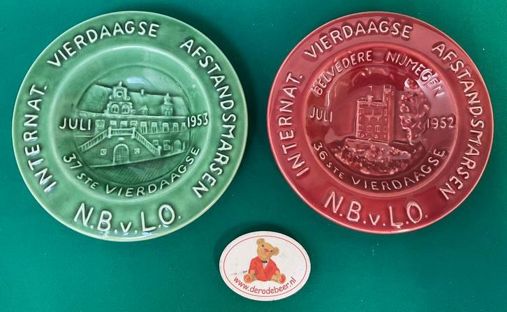 2 borden internationale vierdaagse afstandsmarsen 1952&1953, Antiek en Kunst, Antiek | Wandborden en Tegels, Ophalen of Verzenden