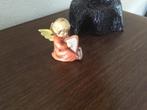 Engeltje ziitend  7,5 cm    Goebel song of praise, Ophalen of Verzenden, Zo goed als nieuw
