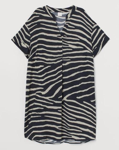 H&M wijde zebra jurk met v-hals zwart zebradessin maat S, Kleding | Dames, Jurken, Nieuw, Maat 36 (S), Zwart, Boven de knie, Ophalen of Verzenden