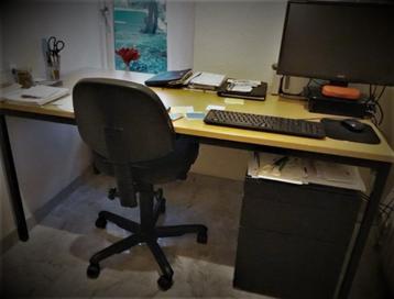 BUREAU/WERKTAFEL beschikbaar voor biedingen