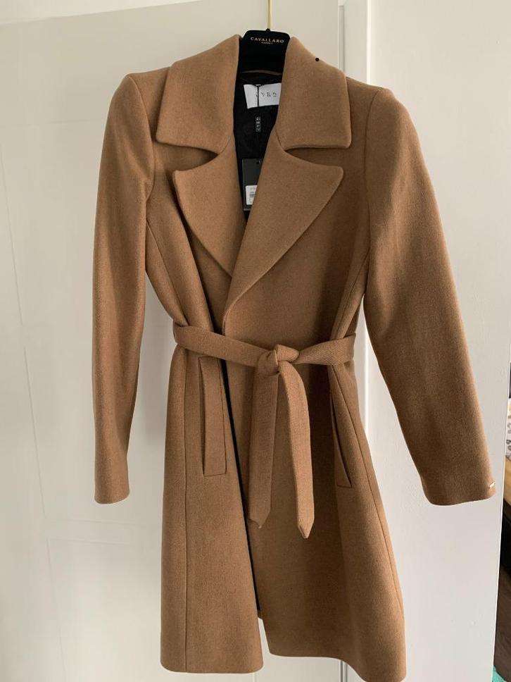 CVRD Kenza mantel wolblend met strikceintuur camel beige S, Kleding | Dames, Jassen | Winter, Nieuw, Maat 36 (S), Beige, Ophalen of Verzenden