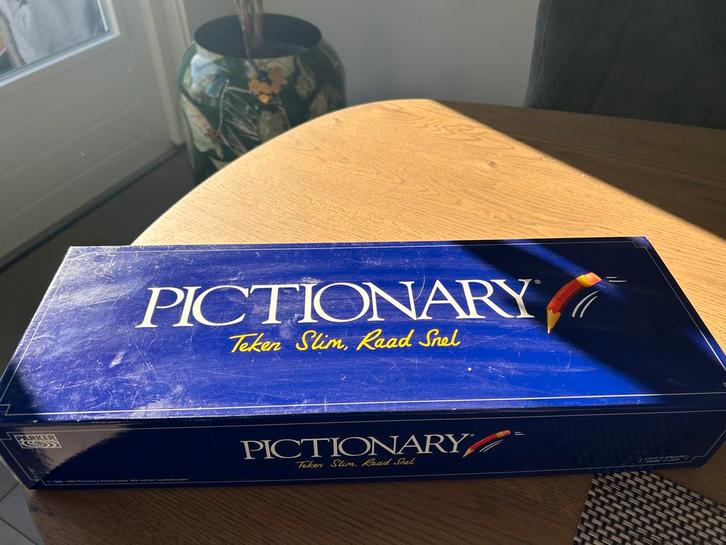 Pictionary Bordspel - Teken Slim, Raad Snel!, Hobby en Vrije tijd, Gezelschapsspellen | Bordspellen, Gebruikt, Drie of vier spelers