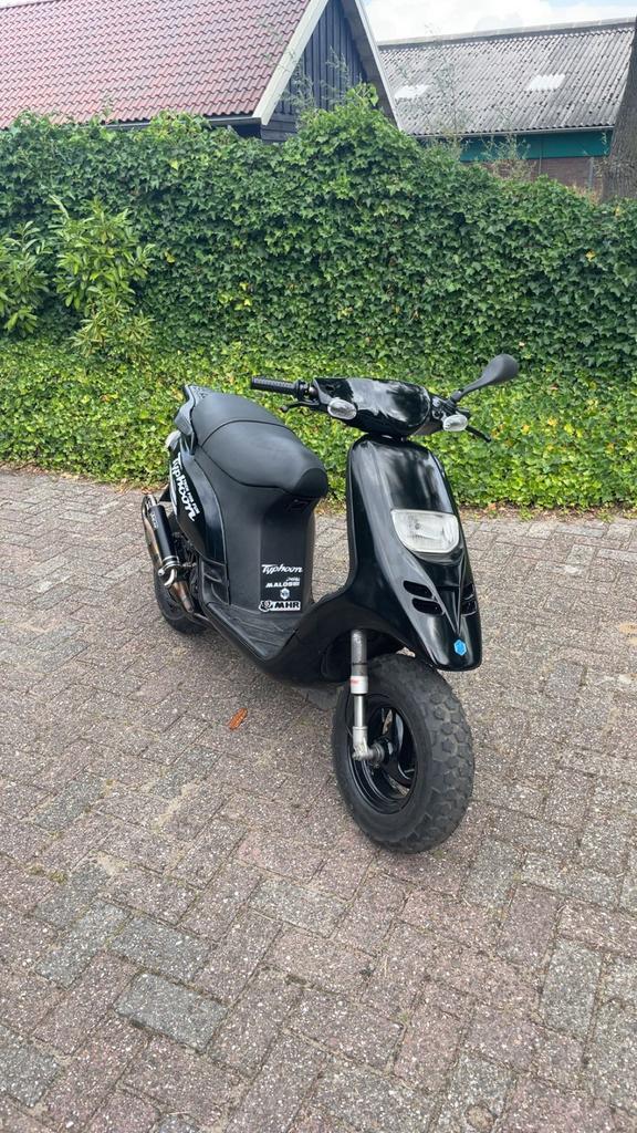 Gilera typhoon 70cc 2t, Fietsen en Brommers, Scooters | Piaggio, Zo goed als nieuw, Overige modellen, Tweetakt, Ophalen
