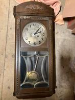 Oude klok met slinger, Ophalen