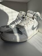 Air Jordan 1 Mid – Grijs/Wit Colorway, Wit, Ophalen of Verzenden, Sneakers of Gympen, Gedragen