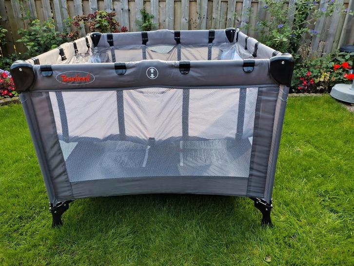 Zgan Baninni 2in1 reisbed/box met verhoger en extra matras., Kinderen en Baby's, Boxen, Zo goed als nieuw, Vierkant, In hoogte verstelbaar