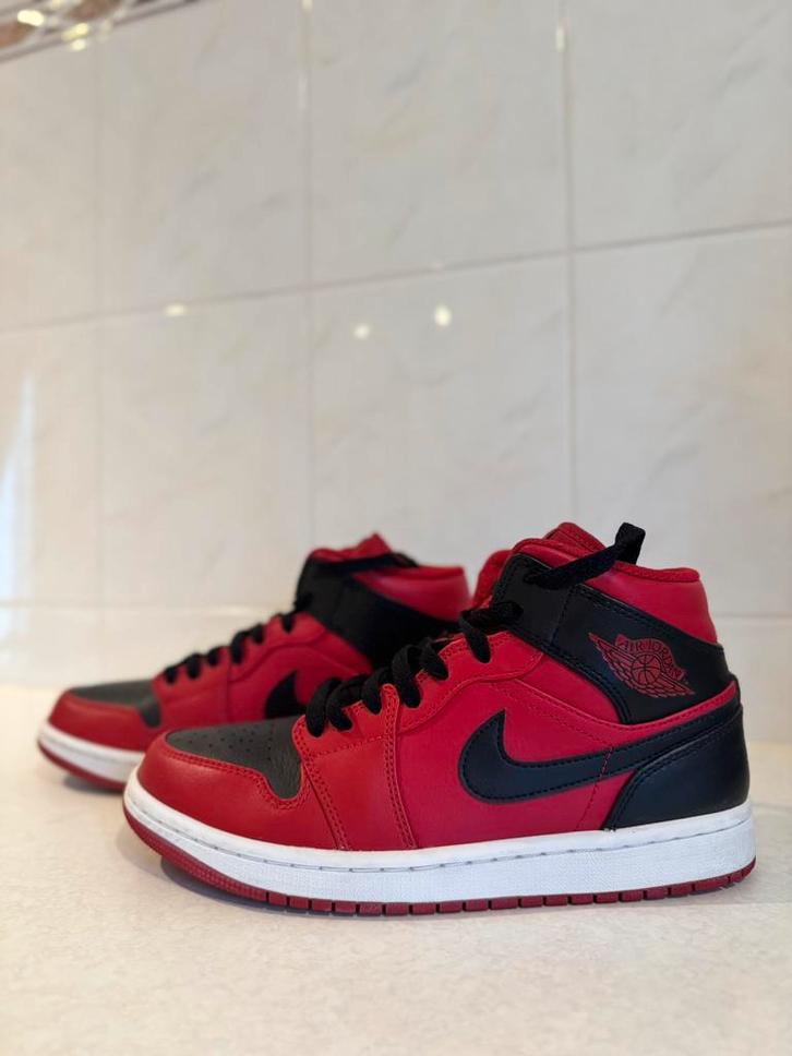 Air Jordan 1 Mid -Reverse Bred, Kleding | Dames, Schoenen, Zo goed als nieuw, Sneakers of Gympen, Zwart, Ophalen