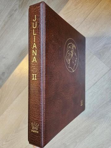 Muntalbum Juliana 2 met indrukbladen en verschillende munten beschikbaar voor biedingen