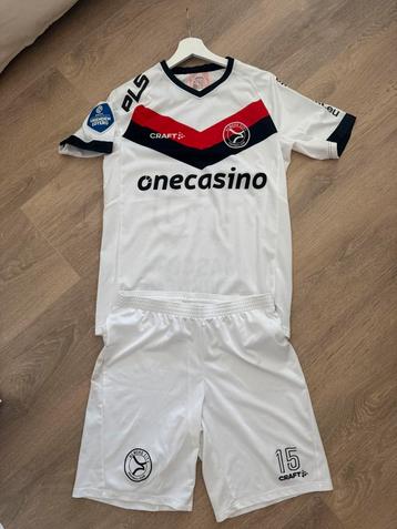 Matchworn Almere City tenue Peer Koopmeiners beschikbaar voor biedingen