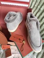 Suede Loro Piana pantoffels.maat 39 nieuw in doos, Ophalen of Verzenden, Zo goed als nieuw, Pantoffels of Sloffen