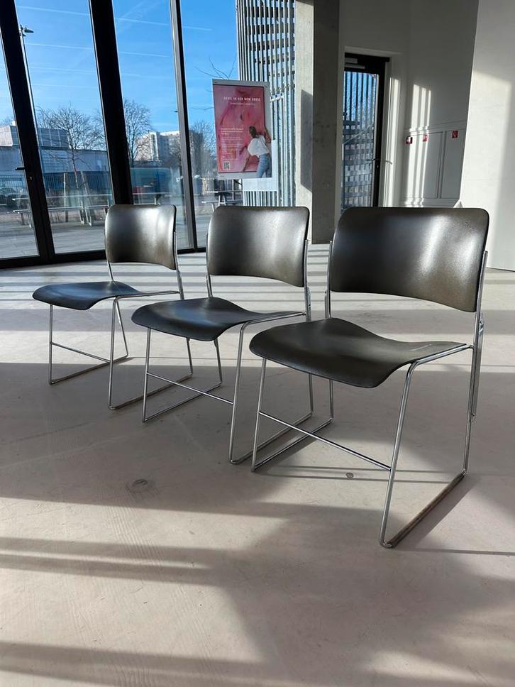 Knoll 40/4 stoelen 3x – David Rowland gebruikssporen, Huis en Inrichting, Stoelen, Gebruikt, Vier, Kunststof, Grijs, Ophalen