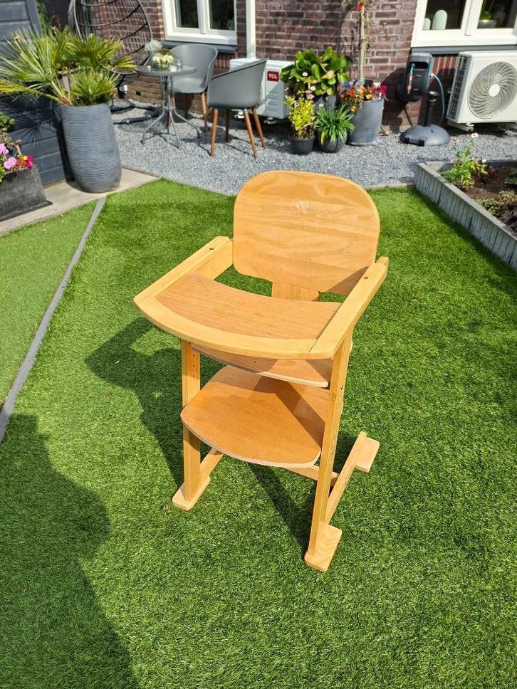 Houten meegroeistoel / kinderstoel – verstelbaar, Kinderen en Baby's, Kinderstoelen, Gebruikt, Meegroeistoel, Afneembaar eetblad