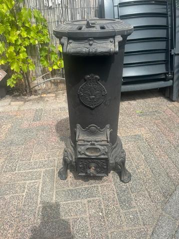 Houtkacheltje beschikbaar voor biedingen