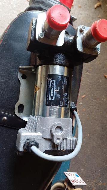 24V pomp voor diesel (50 lpm) beschikbaar voor biedingen