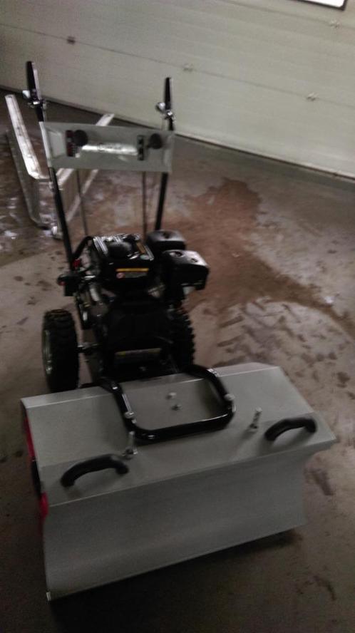 Lumag KM 800   veegmachine, Tuin en Terras, Veegmachines, Nieuw, Ophalen