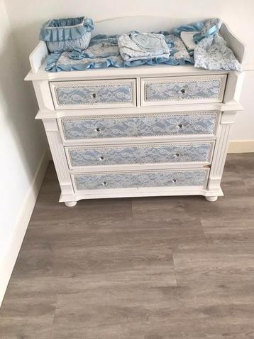 Mooie luxe Commode compleet met alles er bij etc , beschikbaar voor biedingen