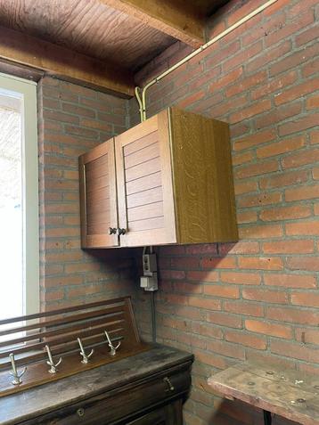 Net Kastje met Deurtjes beschikbaar voor biedingen