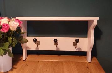 Handgemaakt wandrek, kapstok, upcycled hout beschikbaar voor biedingen