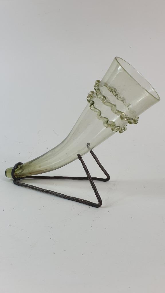 Antieke vaas, vorm hoorn des Overvloeds, op standaard. S15, Antiek en Kunst, Antiek | Glas en Kristal, Ophalen of Verzenden