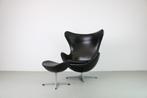 Fritz Hansen Egg chair + ottoman, zwart, Huis en Inrichting, Ophalen, Gebruikt, 50 tot 75 cm, Leer