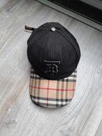 Burberry cap pet, Pet, Gedragen, Burberry, One size fits all