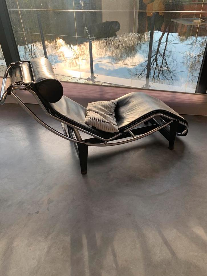 Loungechair le corbusier, zwart leer, luxe uitstraling, Huis en Inrichting, Banken | Sofa's en Chaises Longues, Eenpersoons, Minder dan 150 cm