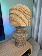 Rotan lamp met lampenkap, Huis en Inrichting, Lampen | Tafellampen, Ophalen, Zo goed als nieuw, 50 tot 75 cm