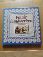 Antiek handwerkboek, Ophalen of Verzenden, Zo goed als nieuw, Borduren en Naaien