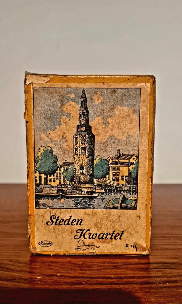 Steden Kwartet Compleet K 744 - Drukkerij IJssel (1941-1946), Hobby en Vrije tijd, Gezelschapsspellen | Kaartspellen, Gebruikt