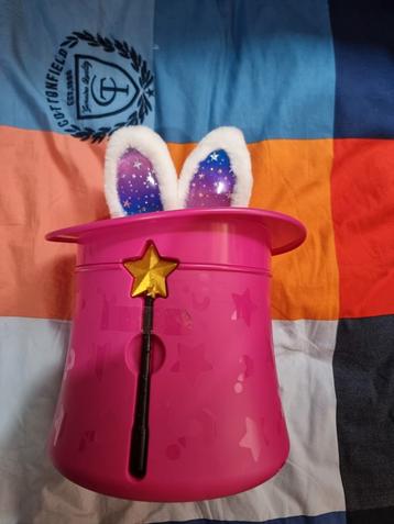 Roze Toverhoed met Konijnenoren beschikbaar voor biedingen