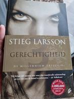 Stieg Larsson - Gerechtigheid, Scandinavië, Ophalen of Verzenden, Zo goed als nieuw, Stieg Larsson