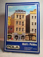 Pola H0 170 Nick’s Pickles – Amerikaans winkelpand, Hobby en Vrije tijd, Overige merken, Gelijkstroom of Wisselstroom, Brug, Tunnel of Gebouw