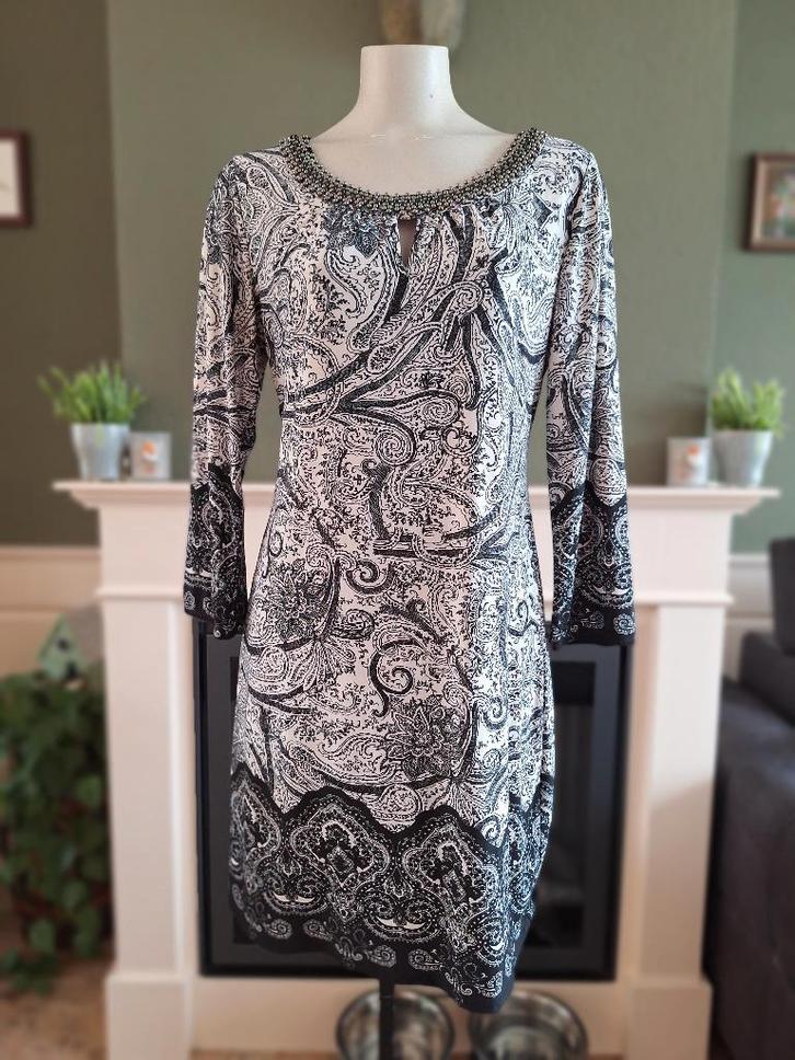 K-Design K Design jurk zwart crème M 38 40 gratis verz NL, Kleding | Dames, Jurken, Zo goed als nieuw, Maat 38/40 (M), Zwart, Knielengte