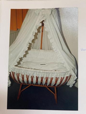 Rotan Wieg beschikbaar voor biedingen
