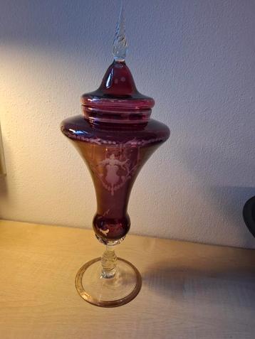 Art Deco Vaas - Paars met Reliëf beschikbaar voor biedingen