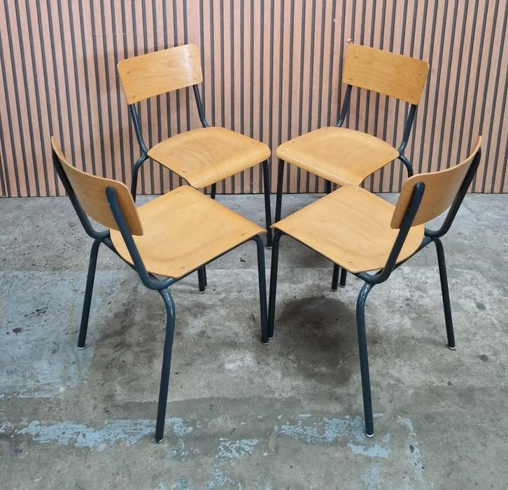 10 x Vintage schoolstoelen houten cafe stoelen horeca bistro, Huis en Inrichting, Stoelen, Zo goed als nieuw, Vijf, Zes of meer stoelen