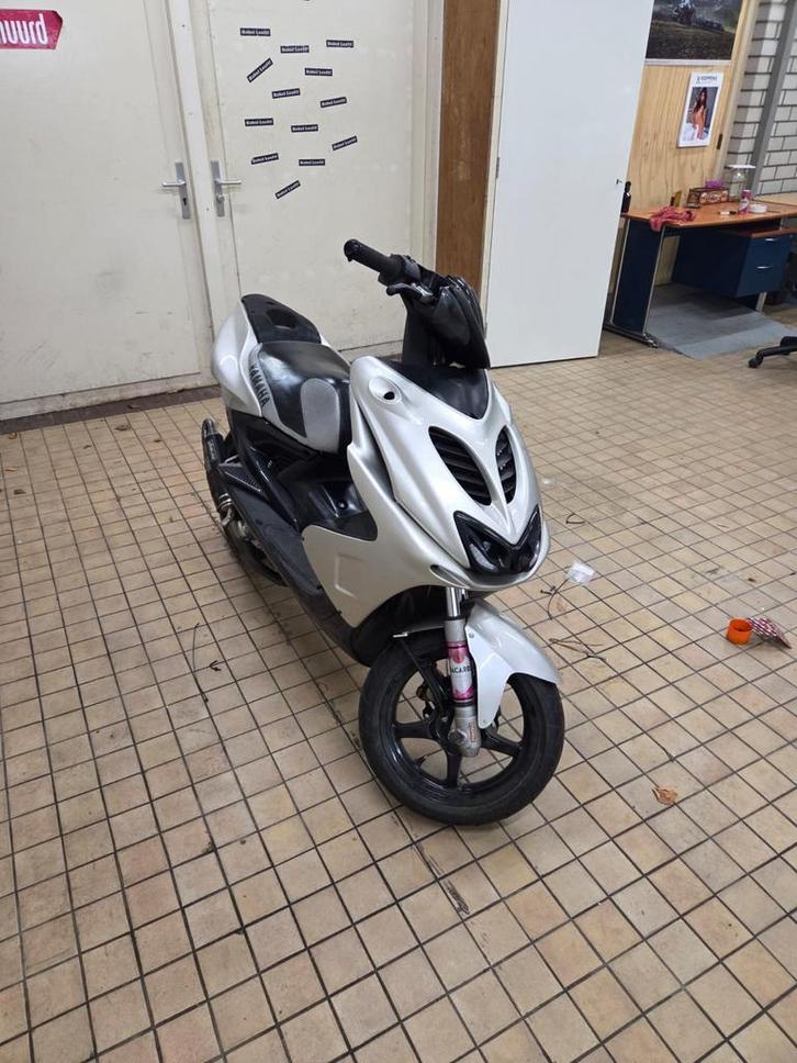 Yamaha aerox, Fietsen en Brommers, Scooters | Yamaha, Zo goed als nieuw, Aerox, Maximaal 45 km/u, Tweetakt, Ophalen