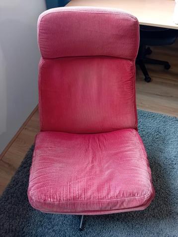 Te koop rode Ikea Lunna vintage draaifauteuil. beschikbaar voor biedingen