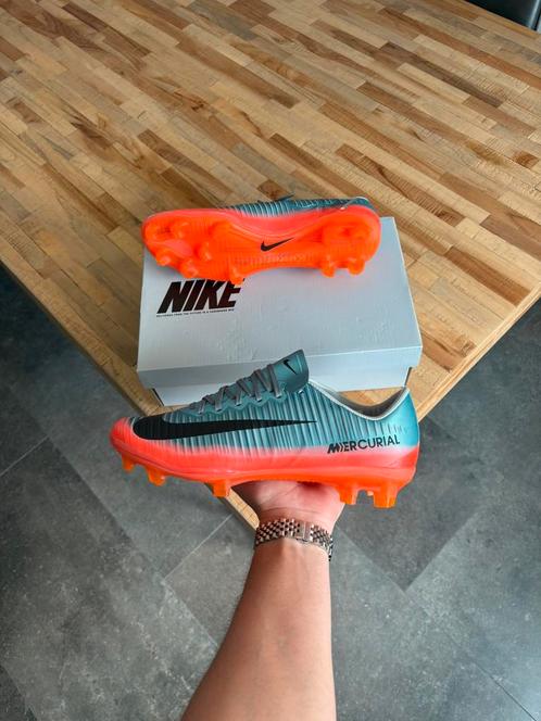 Nike Mercurial Vapor 11 CR7 FG (39 tm 45), Tickets en Kaartjes, Sport | Voetbal, Eén persoon