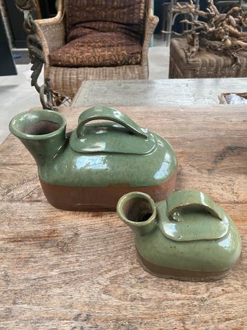 2 Antieke groen glazuur kannen, Chinees beschikbaar voor biedingen