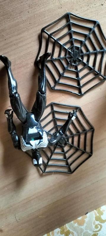 Spiderman & Venom Figuren met Spinnenweb Accessoires beschikbaar voor biedingen