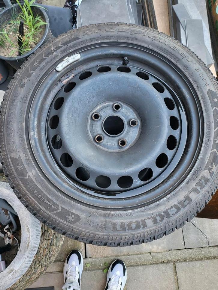 Wees er snel bij 4x velg + 4 x winterbanden 205/55R16 izgst, Auto diversen, Aanhangwagen-onderdelen, Zo goed als nieuw, Ophalen