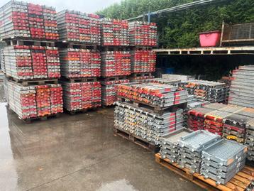 Stalen vloerdelen Layher Scafom Afix beschikbaar voor biedingen